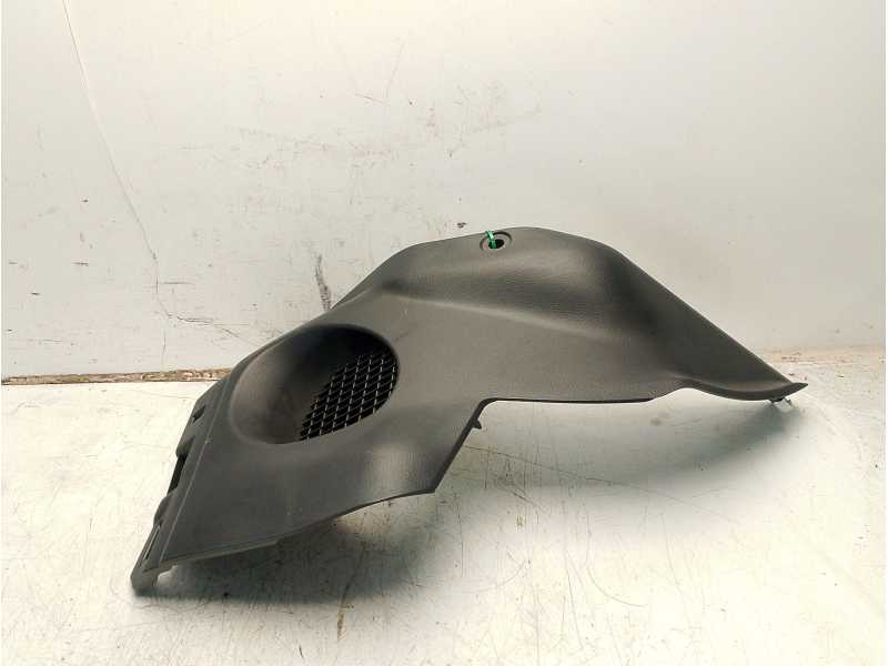 Recambio de moldura para toyota yaris hsd active referencia OEM IAM 581660D050  