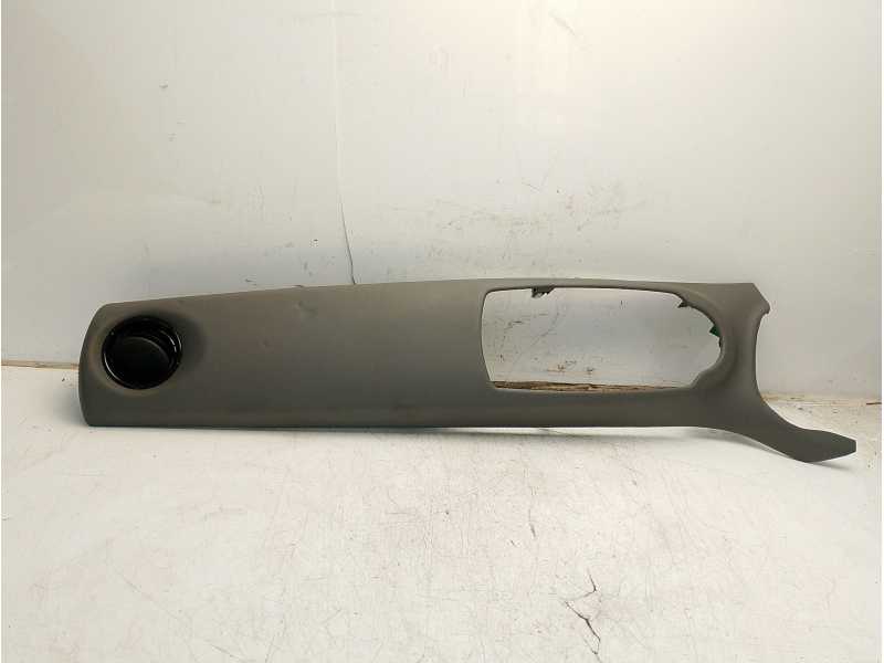 Recambio de moldura para toyota yaris hsd active referencia OEM IAM 554700D090  