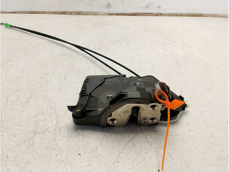 Recambio de cerradura puerta delantera derecha para toyota yaris hsd active referencia OEM IAM 690300D540  
