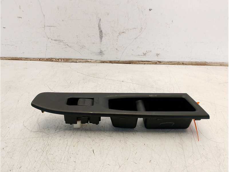 Recambio de mando elevalunas delantero derecho para toyota yaris hsd active referencia OEM IAM 742310D700C2  
