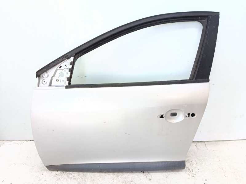 Recambio de puerta delantera izquierda para renault megane iii sport tourer expression referencia OEM IAM 801016886R  