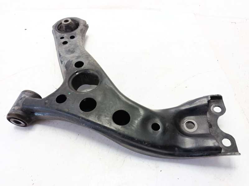Recambio de brazo suspension inferior delantero derecho para toyota c-hr referencia OEM IAM 4806810130  