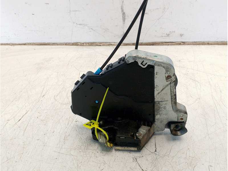 Recambio de cerradura puerta delantera izquierda para lexus is200 (ds2/is2) 2.2 d-4d cat referencia OEM IAM 6904053100  
