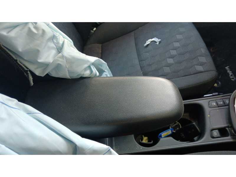 Recambio de apoyabrazos central para toyota yaris (_p21_, _pa1_, _ph1_) 1.5 hybrid (mxph10) referencia OEM IAM   