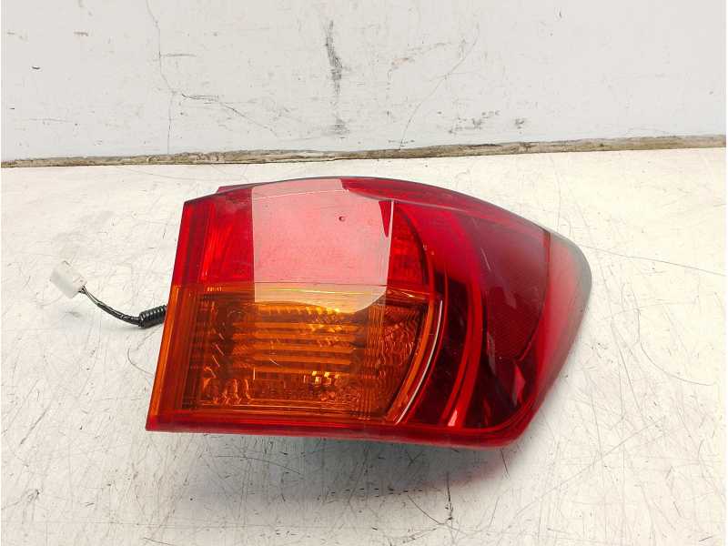 Recambio de piloto trasero derecho para lexus is200 (ds2/is2) 2.2 d-4d cat referencia OEM IAM 8155153250  