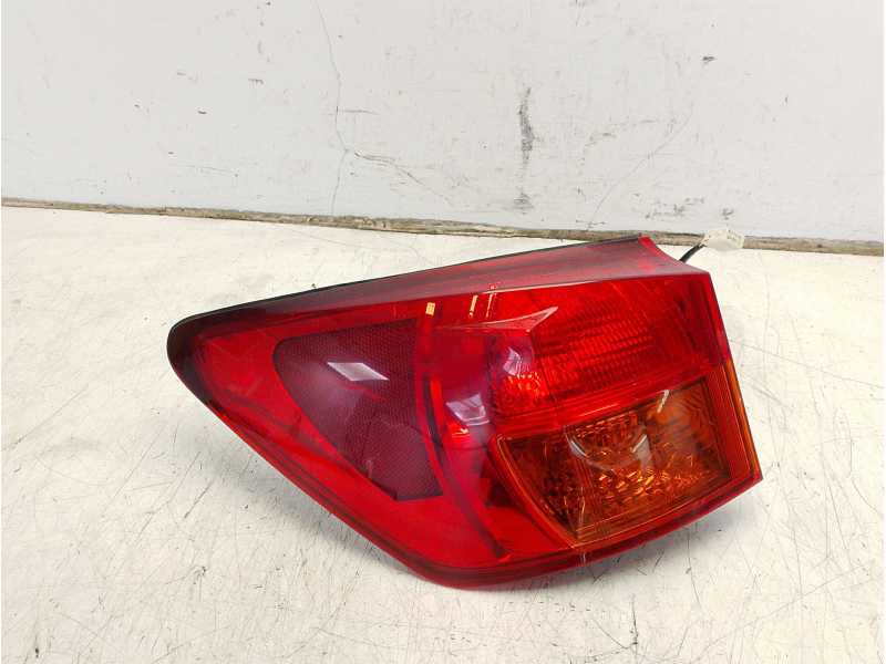 Recambio de piloto trasero izquierdo para lexus is200 (ds2/is2) 2.2 d-4d cat referencia OEM IAM 8156153250  