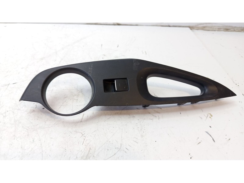 Recambio de mando elevalunas trasero izquierdo para toyota corolla (e21) referencia OEM IAM 7427202780  