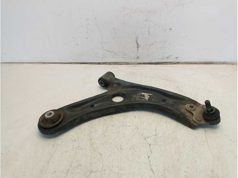 Recambio de brazo suspension inferior delantero derecho para toyota yaris referencia OEM IAM 48605K0020  
