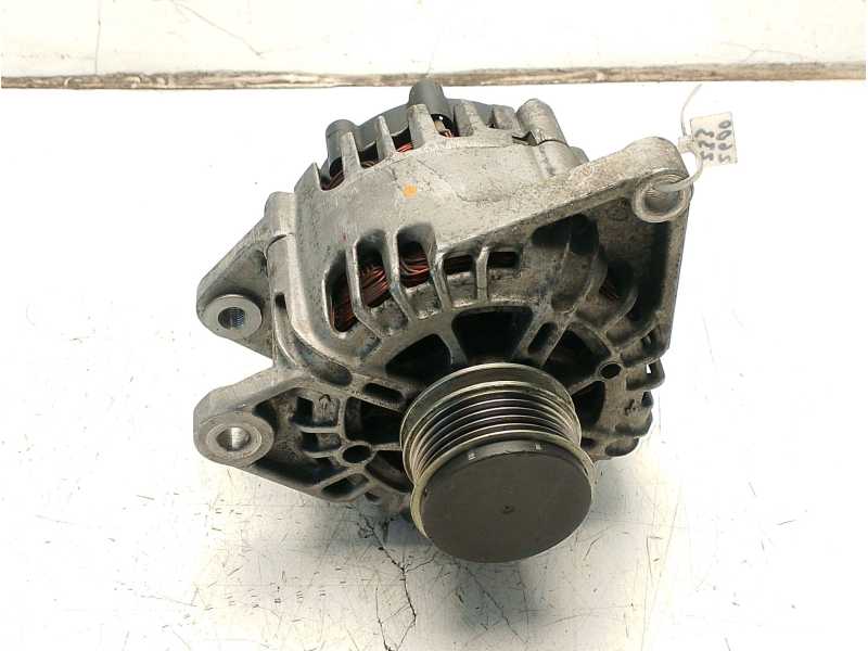 Recambio de alternador para hyundai i30 (gd) 1.4 crdi referencia OEM IAM 373002A600  