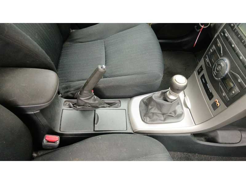 Recambio de consola central para toyota corolla sedán (_e15_) 1.33 (nre150) referencia OEM IAM   