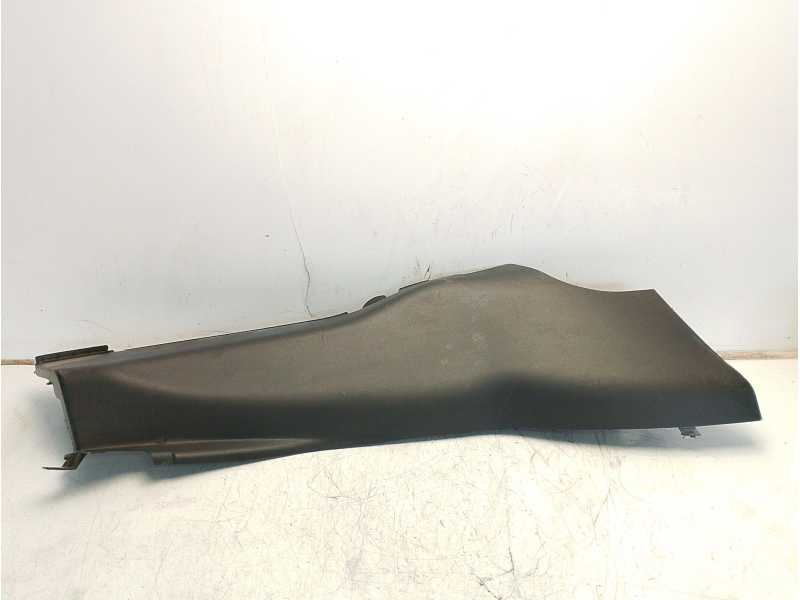 Recambio de molduras traseras para land rover discovery sport (l550) 2.0 d 4x4 referencia OEM IAM DK6202650A  