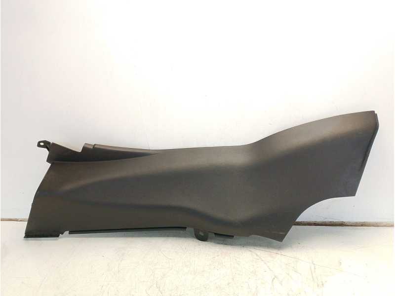 Recambio de molduras traseras para land rover discovery sport (l550) 2.0 d 4x4 referencia OEM IAM DK6202651A  