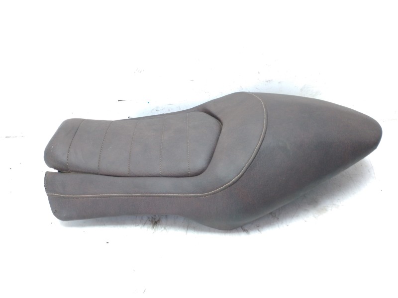 Recambio de asiento para fb-mondial hps 125 referencia OEM IAM FB679604  