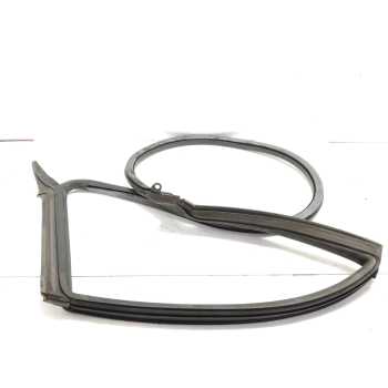 GOMAS CONTORNO PUERTA 8T8833707F 