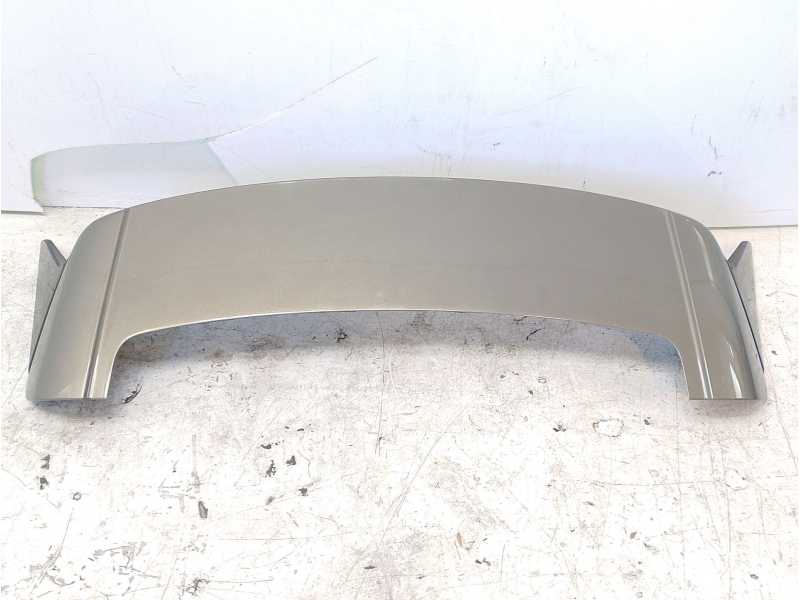 Recambio de aleron trasero para toyota yaris hybrid active referencia OEM IAM 768910D020  