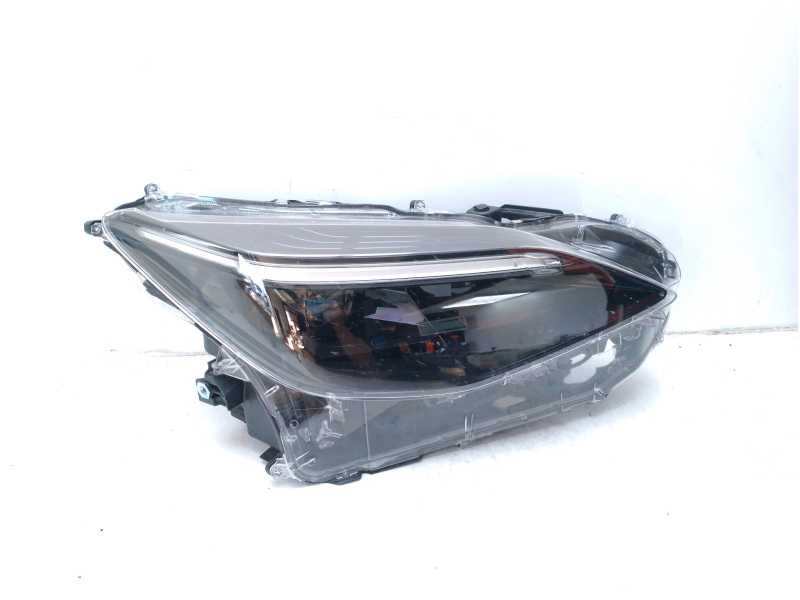 Recambio de faro derecho para toyota yaris hybrid active referencia OEM IAM 811100DP50  