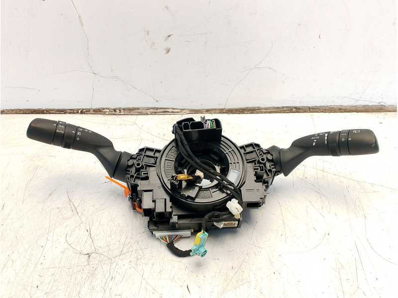 Recambio de mando multifuncion para toyota yaris active referencia OEM IAM 8431902010  
