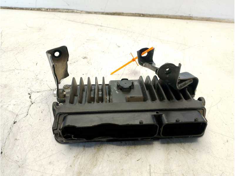 Recambio de centralita motor uce para toyota yaris active referencia OEM IAM 89661K0082  