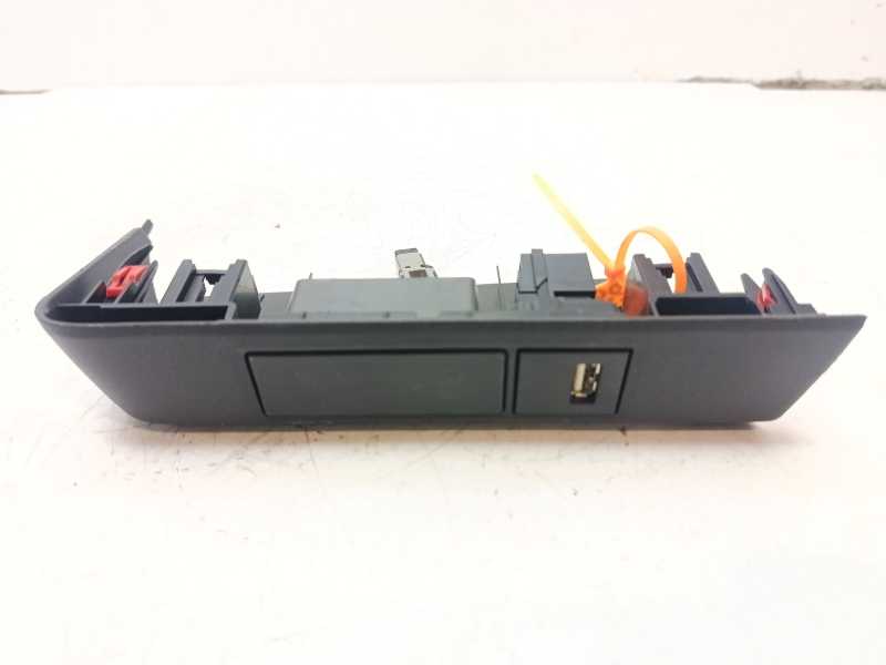 Recambio de moldura para toyota yaris active referencia OEM IAM 554070D070  