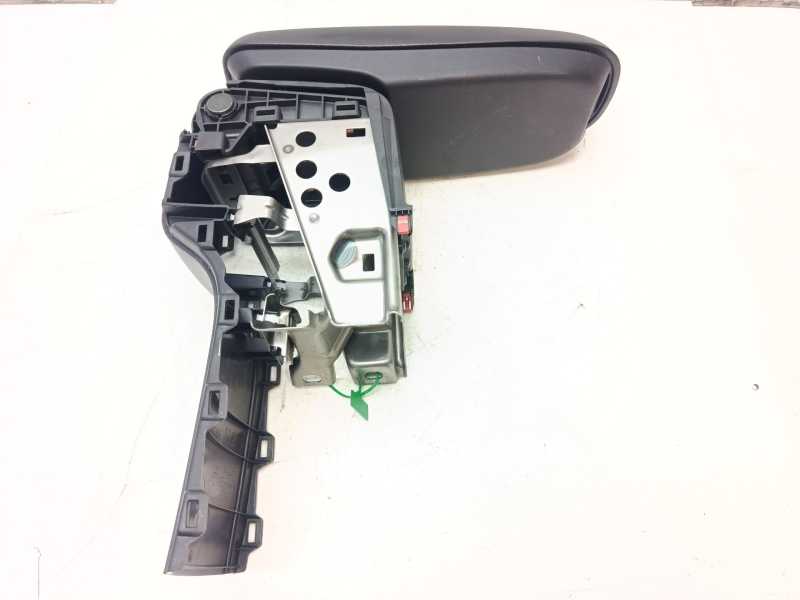 Recambio de apoyabrazos central para toyota yaris active referencia OEM IAM 58905K0020C1  58901K0020
