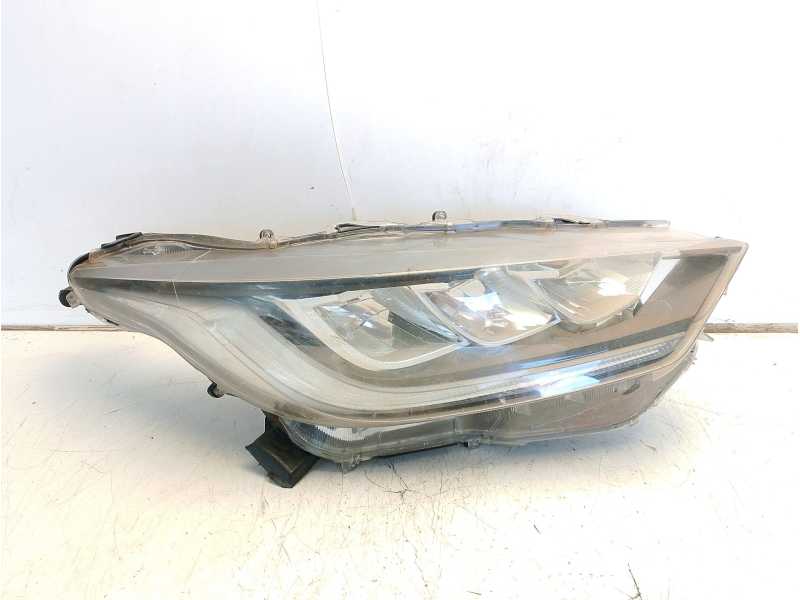 Recambio de faro derecho para toyota yaris 1.5 16v cat referencia OEM IAM 81105K0080  