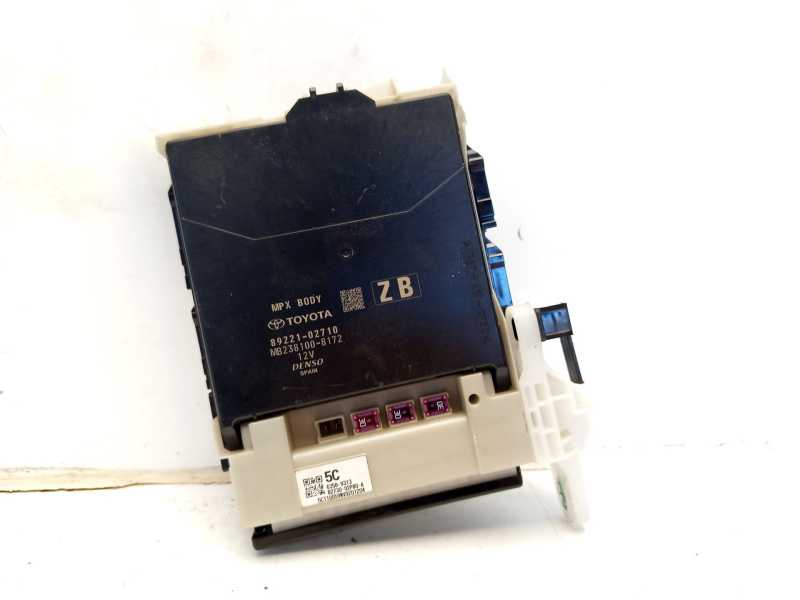 Recambio de caja reles / fusibles para toyota corolla (e21) referencia OEM IAM 8273002P80  