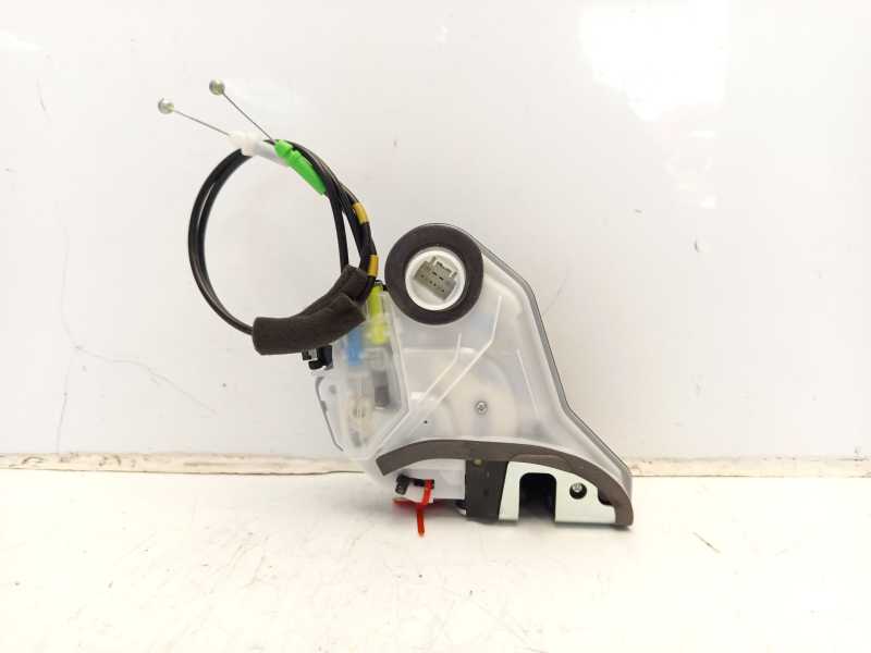 Recambio de cerradura puerta trasera derecha para toyota corolla (e21) referencia OEM IAM 6905048060  