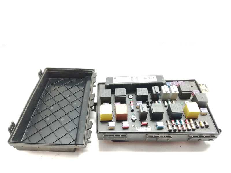 Recambio de caja fusibles delantera para opel astra h (a04) 1.8 (l48) referencia OEM IAM 93180275  