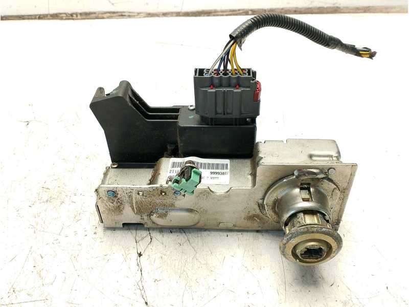 Recambio de cerradura puerta delantera derecha para ford transit connect (tc7) furgón ft 200s (2009) referencia OEM IAM 2T1AV218