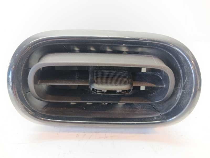 Recambio de rejilla aireadora para toyota yaris 1.5 16v cat referencia OEM IAM 55660K0050B0 55650K0070 55650K0040
