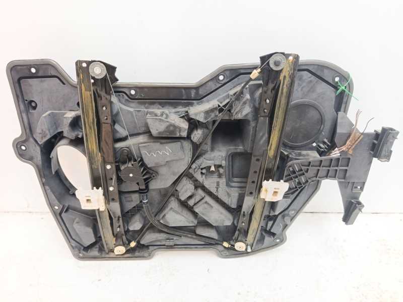 Recambio de elevalunas delantero izquierdo para chrysler voyager (es) 3.3 cat referencia OEM IAM 68030579AA  00165236