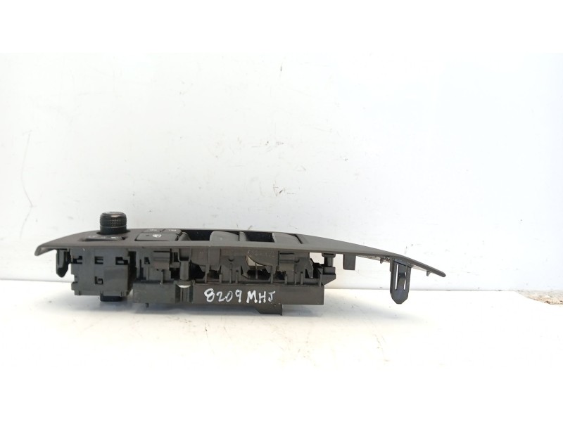 Recambio de mando elevalunas delantero izquierdo para toyota yaris active referencia OEM IAM 840400D020  