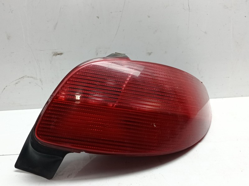 Recambio de piloto trasero derecho para peugeot 206 hatchback (2a/c) 1.9 d referencia OEM IAM 6351P1  