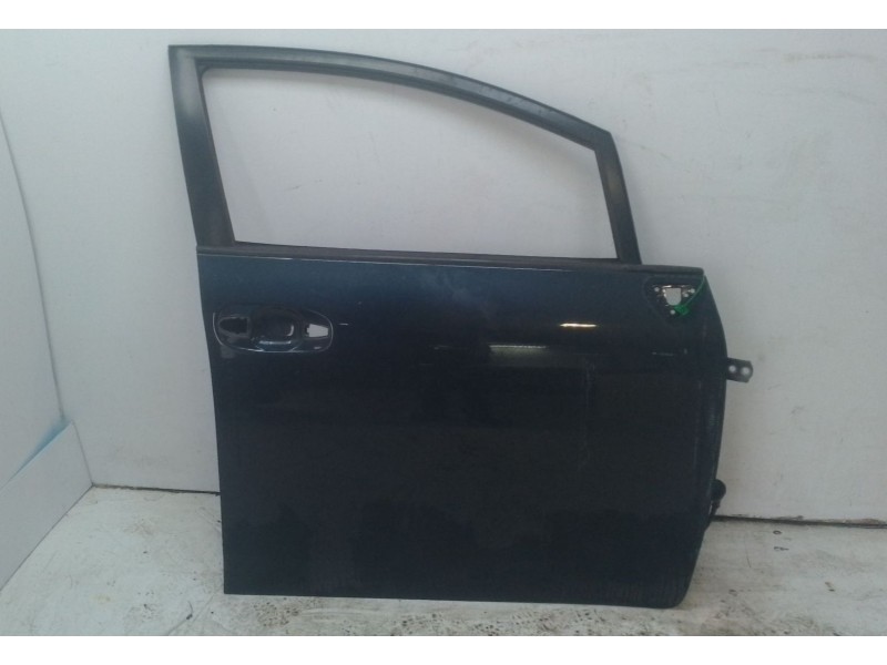 Recambio de puerta delantera derecha para toyota verso business referencia OEM IAM 670010F020  