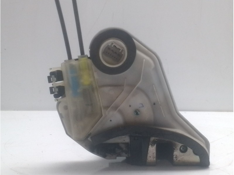 Recambio de cerradura puerta trasera derecha para toyota aygo x-cite referencia OEM IAM 6905002390  