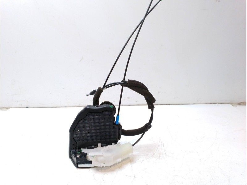 Recambio de cerradura puerta trasera derecha para toyota c-hr referencia OEM IAM 69050F4010  