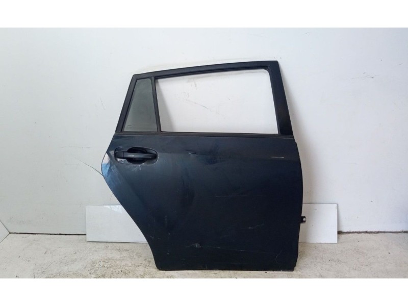 Recambio de puerta trasera derecha para toyota verso business referencia OEM IAM 670030F050  