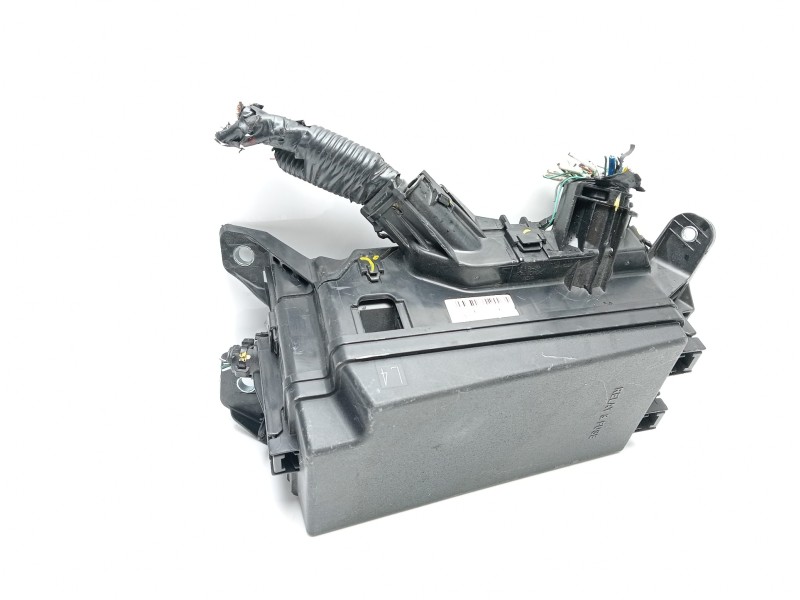 Recambio de caja reles / fusibles para toyota c-hr hybrid advance referencia OEM IAM 82111F4U30 8264147050 