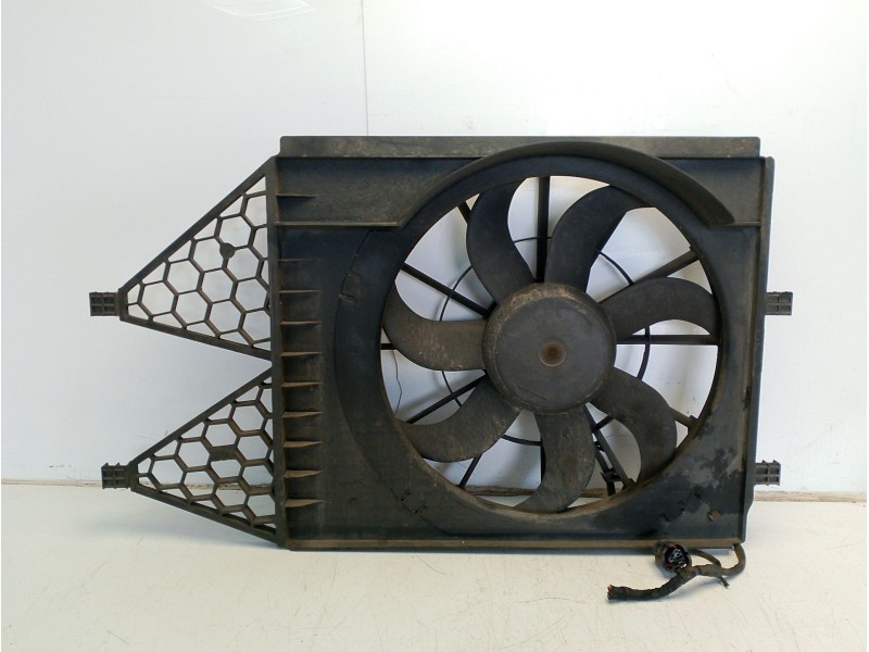 Recambio de electroventilador para volkswagen polo (9n3) advance referencia OEM IAM 6R0121207  