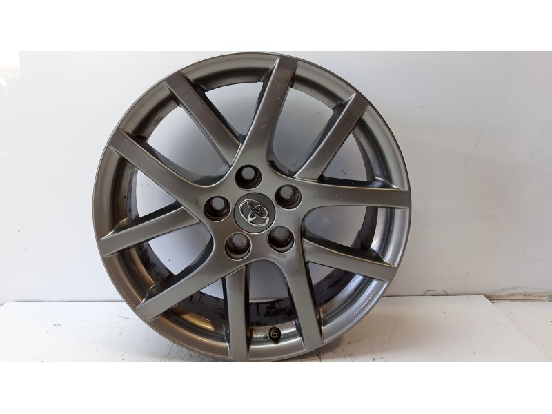 Recambio de llanta para toyota verso business referencia OEM IAM 426110F140  