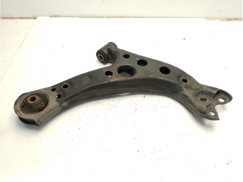 Recambio de brazo suspension inferior delantero izquierdo para toyota c-hr referencia OEM IAM 4806910110  