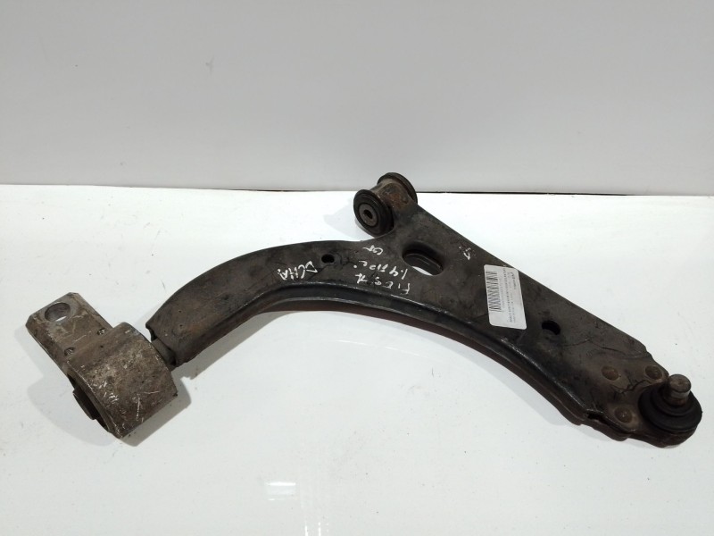 Recambio de brazo suspension inferior delantero derecho para ford fiesta (cbk) futura referencia OEM IAM   