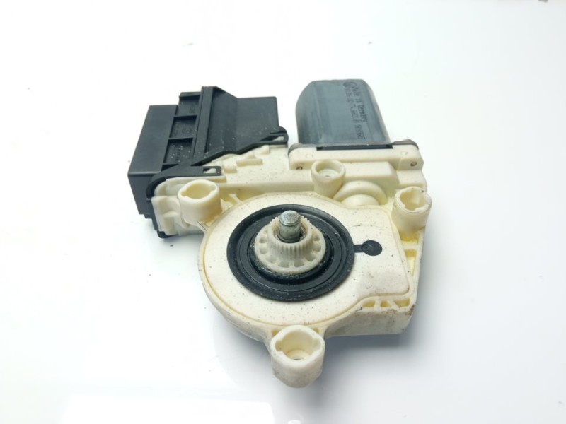 Recambio de motor elevalunas delantero derecho para volkswagen polo (9n3) bluemotion referencia OEM IAM 6Q2959801A 104383101 