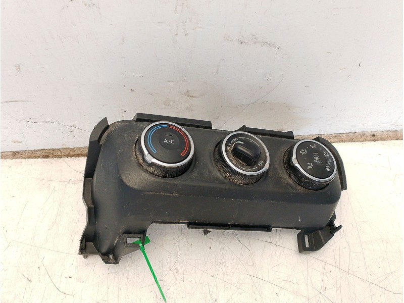 Recambio de mando climatizador para toyota yaris active referencia OEM IAM 55901K0040  