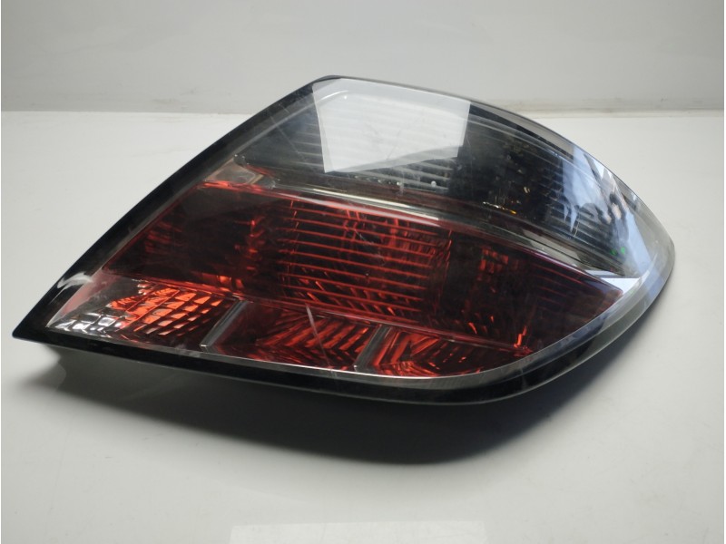 Recambio de piloto trasero derecho para opel astra h ber. edition referencia OEM IAM 13252444ECE 93357460SAE 