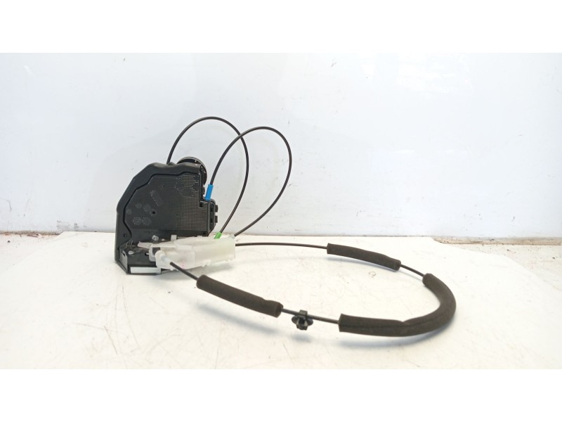 Recambio de cerradura puerta trasera derecha para toyota c-hr referencia OEM IAM 69050F4010  