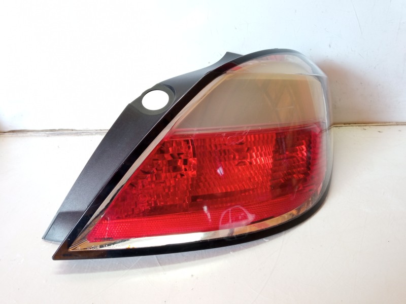 Recambio de piloto trasero derecho para opel astra h ber. 1.7 16v cdti referencia OEM IAM 93190305  