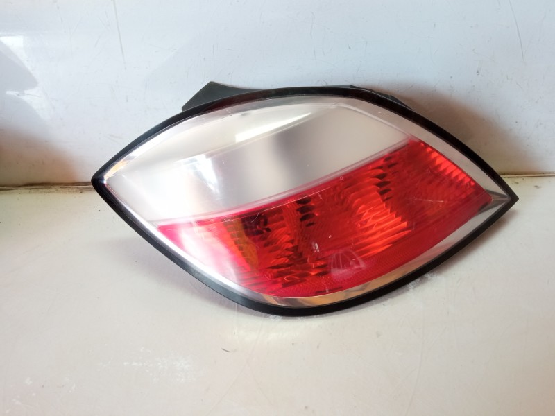 Recambio de piloto trasero izquierdo para opel astra h ber. 1.7 16v cdti referencia OEM IAM 93190304  