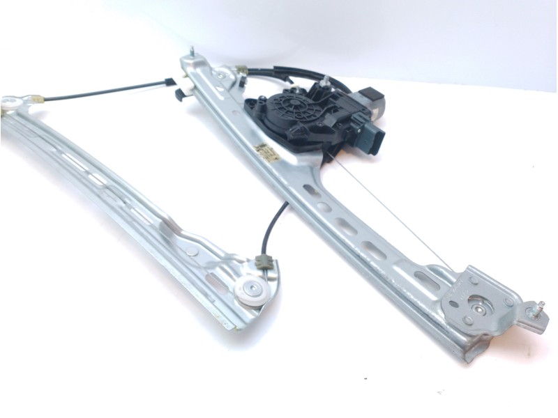 Recambio de elevalunas delantero derecho para renault clio iii 1.2 16v referencia OEM IAM 807206746R  