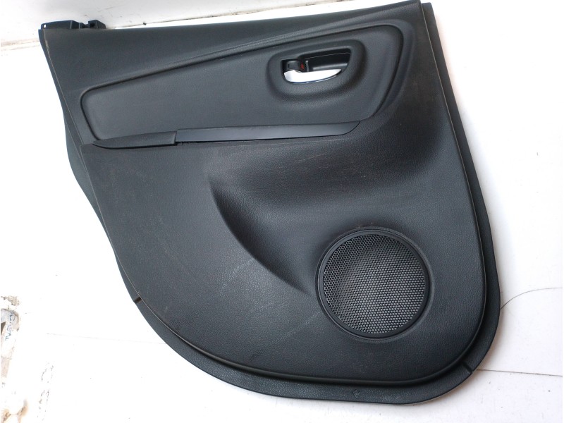 Recambio de guarnecido puerta trasera izquierda para toyota yaris 1.5 16v cat referencia OEM IAM 676400DE0025  